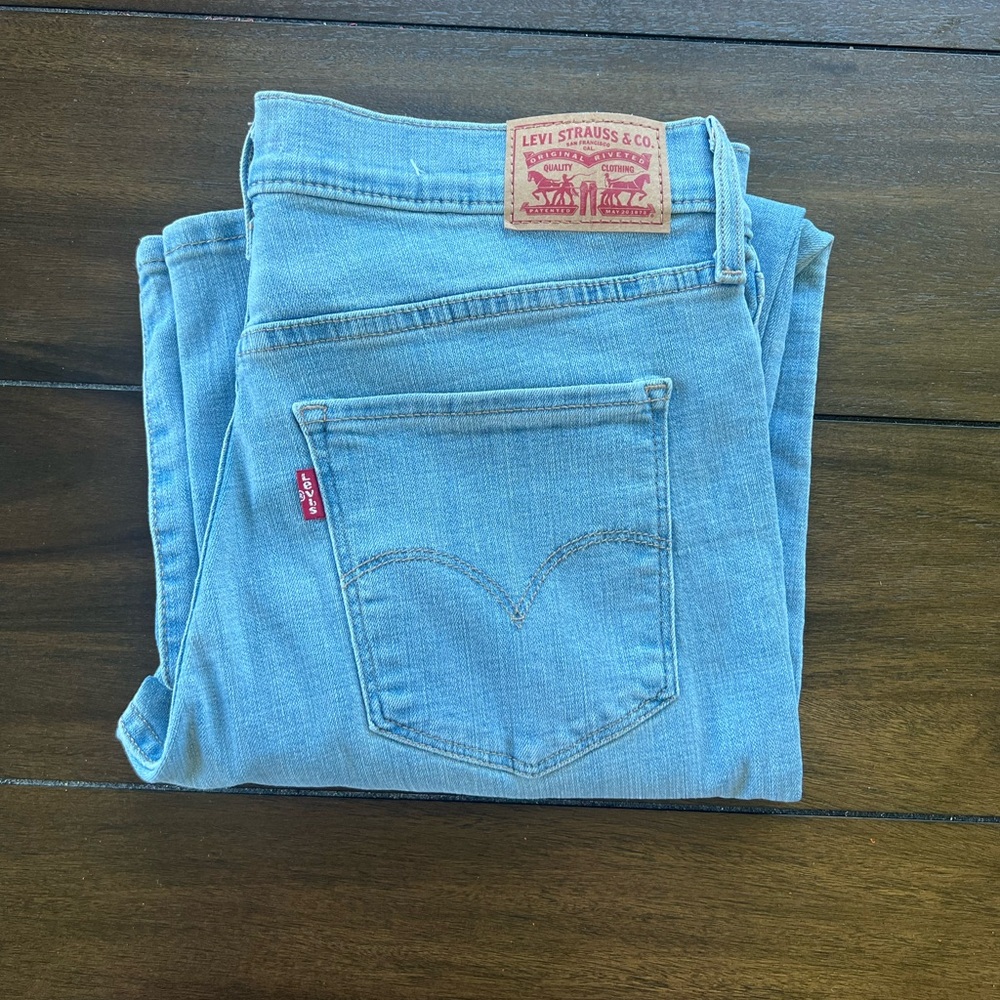 Women’s Levi Jeans